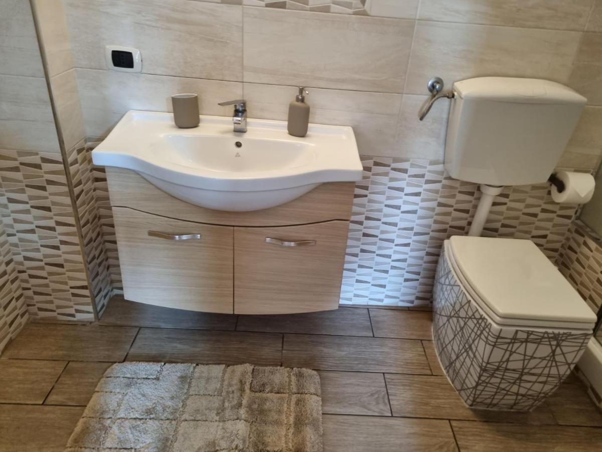 Villa Sweery Santa Maria a Vico 外观 照片