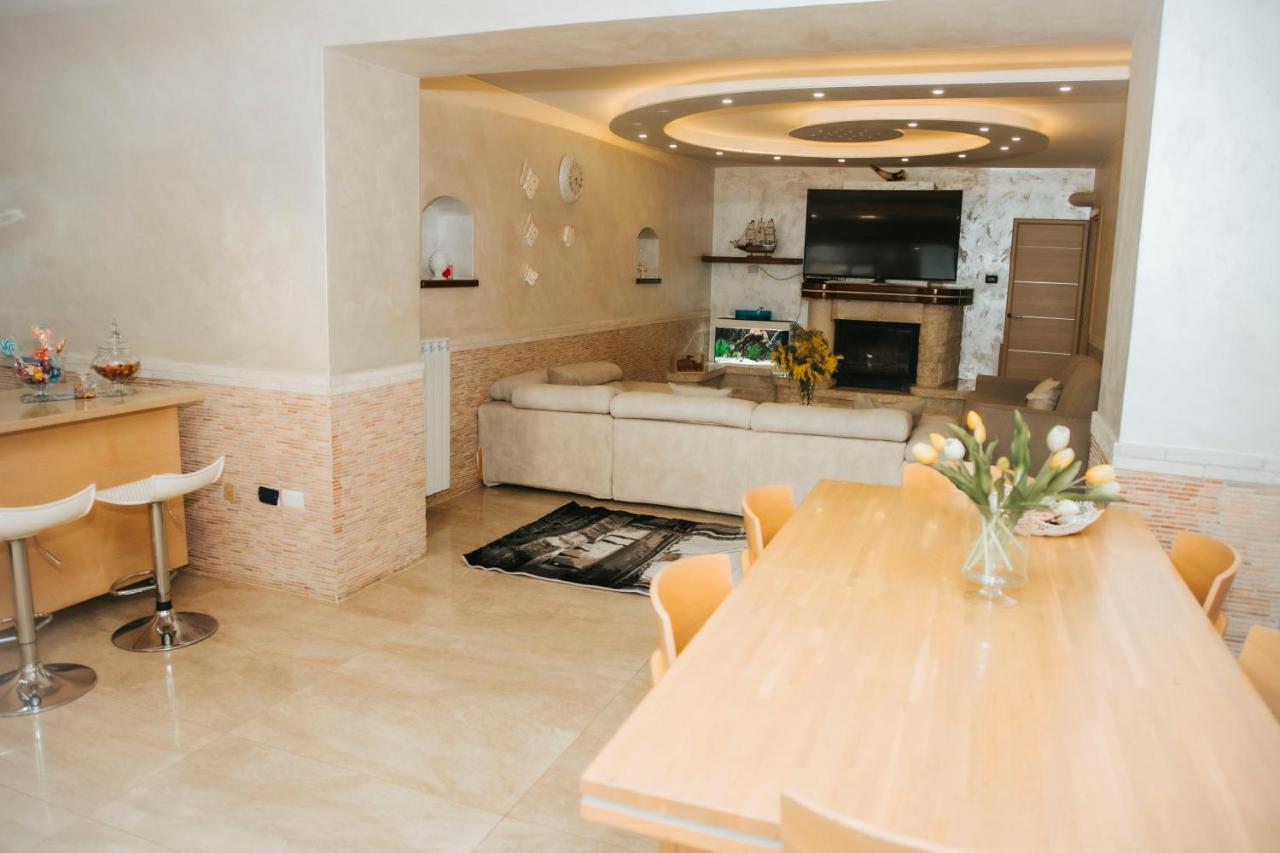 Villa Sweery Santa Maria a Vico 外观 照片