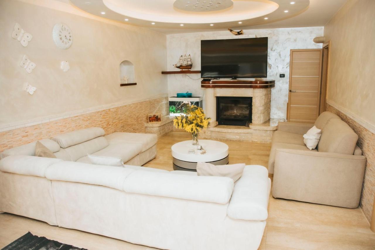 Villa Sweery Santa Maria a Vico 外观 照片