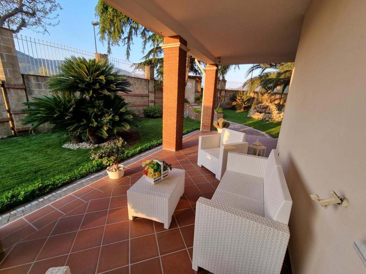 Villa Sweery Santa Maria a Vico 外观 照片