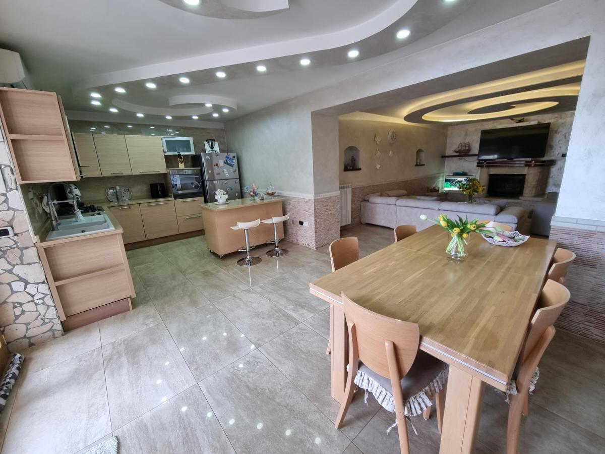Villa Sweery Santa Maria a Vico 外观 照片